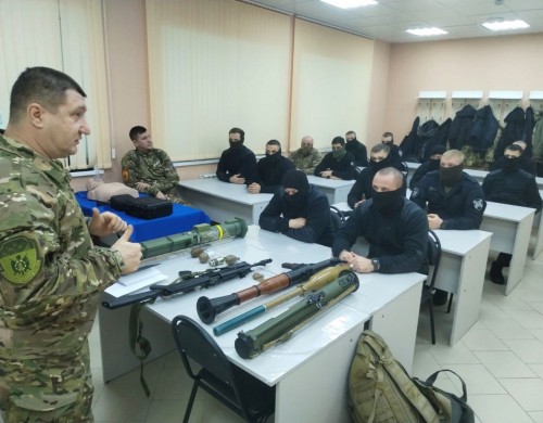 На базе АНО ПОО "Легион" в г. Надым прошли теоретические и практические занятия по тактической и огневой подготовке с сотрудниками СОБР